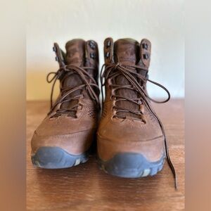 Basque sz  10 med Men's Brown Waterproof Hiking Boots